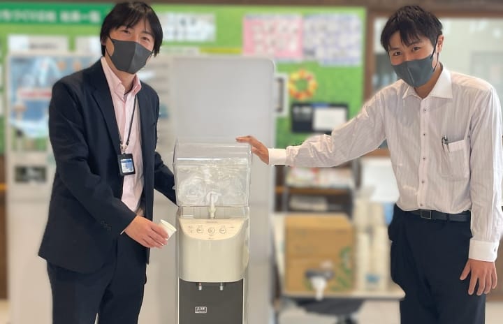 天然水の試飲